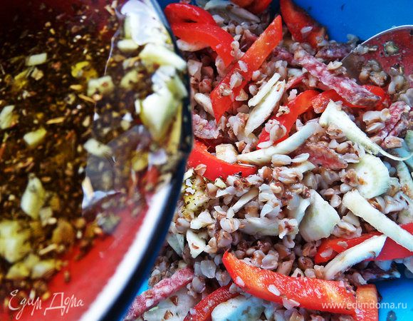 И полить заправкой.