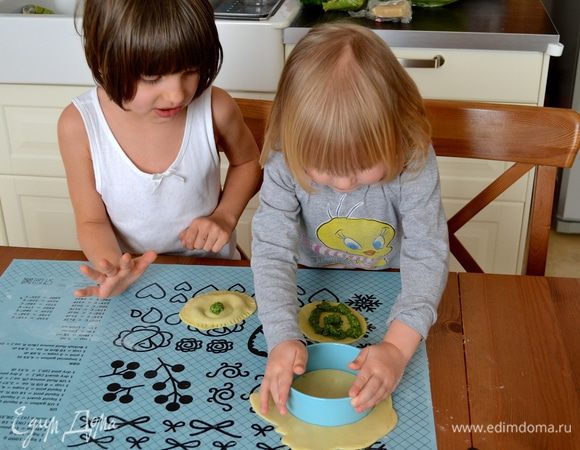 Ну, а это мои помощницы в процессе своего творчества!