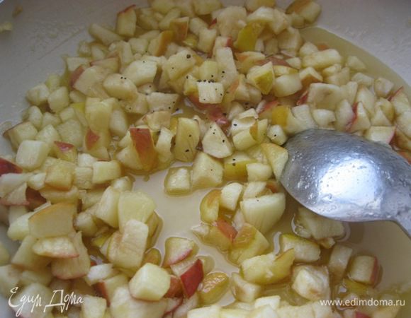 Присыпать корицей и оставить остывать.