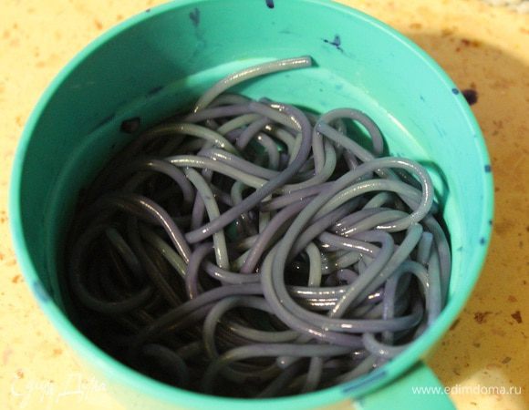 Перемешать и оставить на 5 минут.