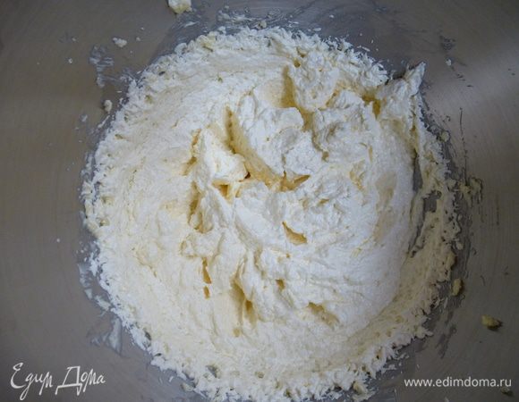 Должна получиться вот такая пышная и однородная масса.