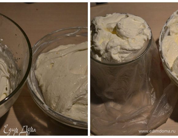 Смешать творожную массу и сливки.
Творожный крем готов.
Наполняем кондитерский мешок и украшаем наши капкейки.
