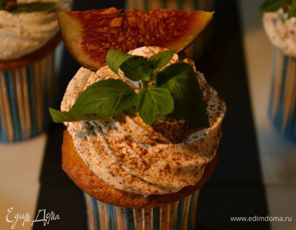 Здесь у меня мята, долька инжира)