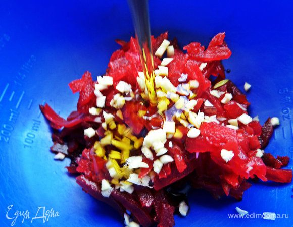 Вливаем масло.