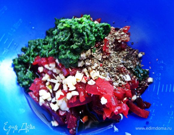 Размороженный шпинат, базилик.