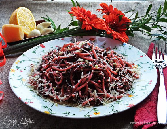 Посыпаем оставшимся пармезаном и подаём!