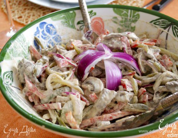 А еще рекомендую попробовать вот этот вкусный салат "по-строгановски" от Светы (Стеллы): http://www.edimdoma.ru/retsepty/63351-salat-po-stroganovski. Особенно нравится мужчинам!)