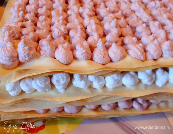 Сложить подготовленные слои друг на друга, начиная с розового.