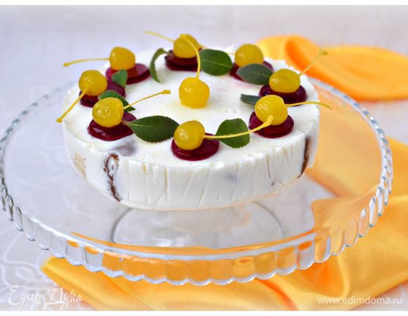 Капельками вишневого желе.