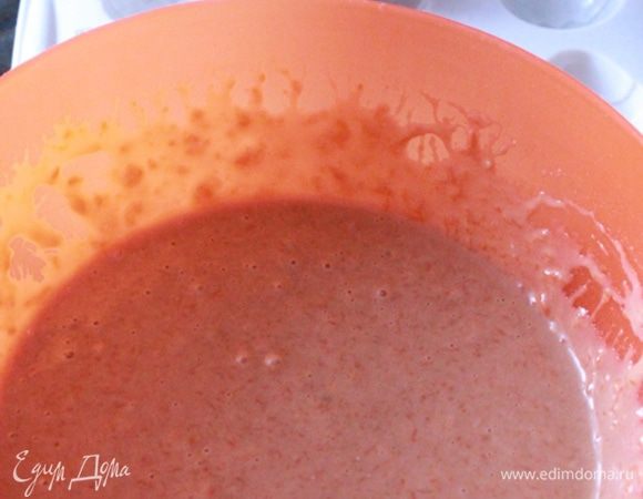 Заполнить формы на 2/3 и запекать 20-25 минут.