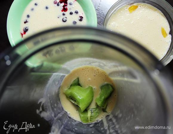 Делим на три равные части и поочередно пюрируем.