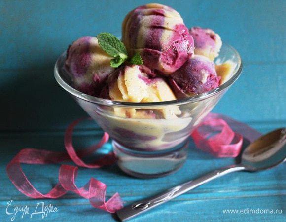 Раскладываем по креманкам и наслаждаемся. Ягоды и фрукты можно брать любые. Учитывайте, что смородина дает легкую кислинку, а киви горчинку.

Яркого вам солнышка и весеннего обновления!!!