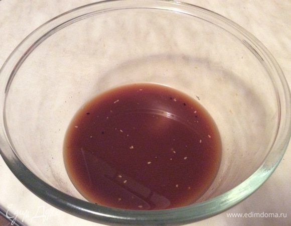 Для маринада необходимо: в соевый соус добавить мед и горчицу, и на медленном огне довести до однородного состояния. Затем маринад необходимо остудить.