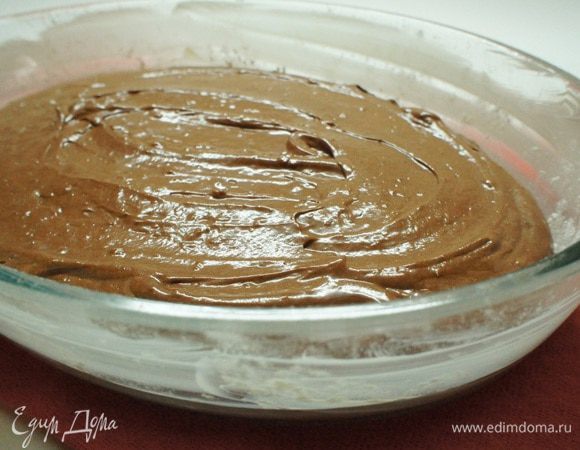 Форму (20х20) смазать сливочным маслом и присыпать мукой. Выложить тесто. 
Выпекать 30-35 минут. 

Готовность проверить деревянной шпажкой, она должна быть сухой.