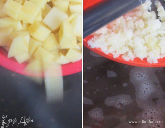 Через 10 минут в кастрюлю с чечевицей добавить картофельное пюре и сырой картофель. Варить картофель до полуготовности.