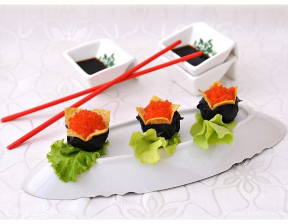 Подавать с васаби и соевым соусом.