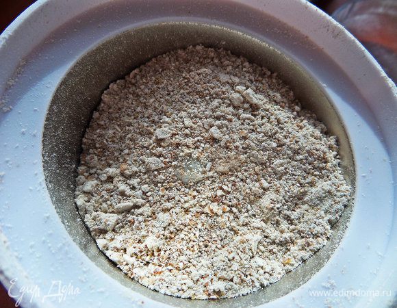 Хлопья (можно просто овсяные) перемолоть на кофемолке за 2 приёма.