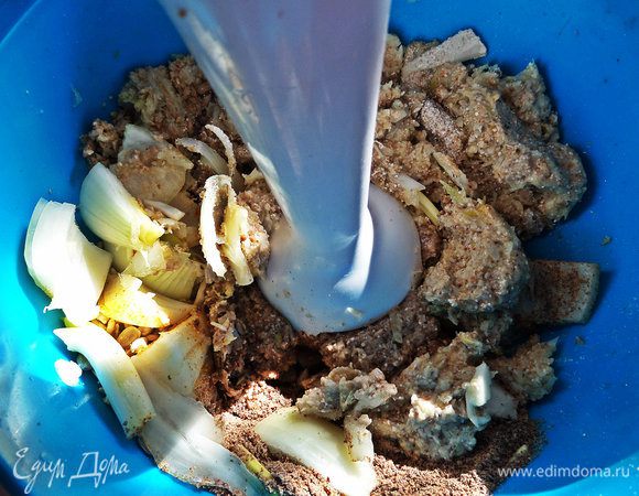 Взбиваем блендером (вначале пойдёт туго!).