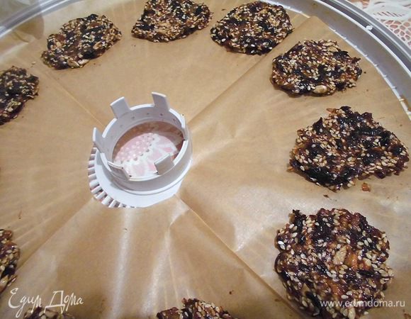 Сушить козинаки до хрустящего состояния при температуре 38-40 градусов часов 12-16. 