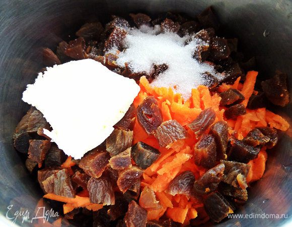 Добавить ложку масла и чуть сахара, мешать постоянно!