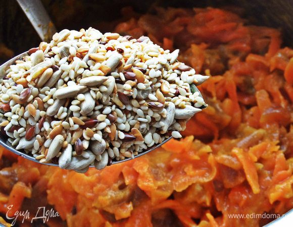 Вместо орехов всыпала смесь семечек: лён, тыква, сезам двух видов, подсолнечник.