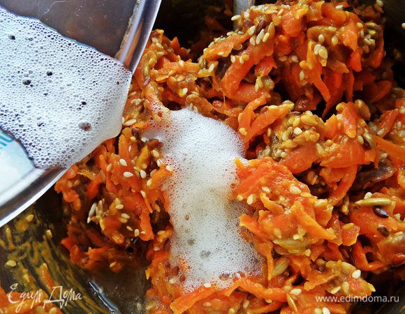 Белок взбить и добавить в самом конце.