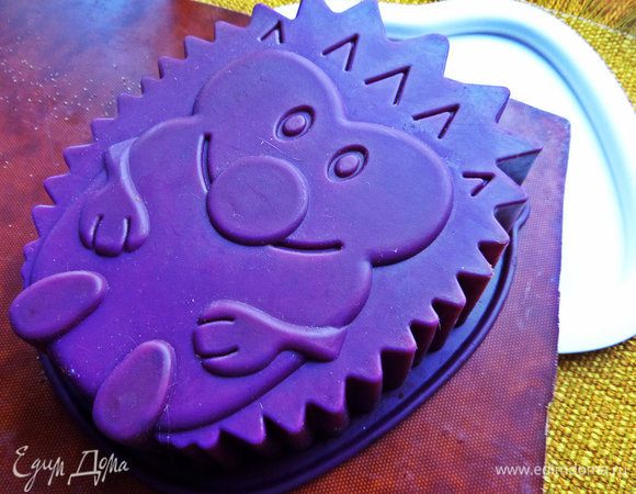 Накрываем дощечкой, резко переворачиваем.