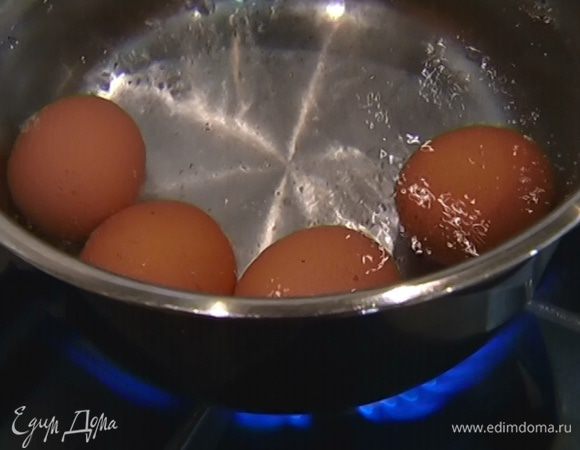 Яйца сварить вкрутую.