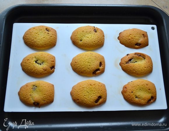 Выпекать в предварительно разогретой до 180 ℃ духовке в течении 17-20 минут.
