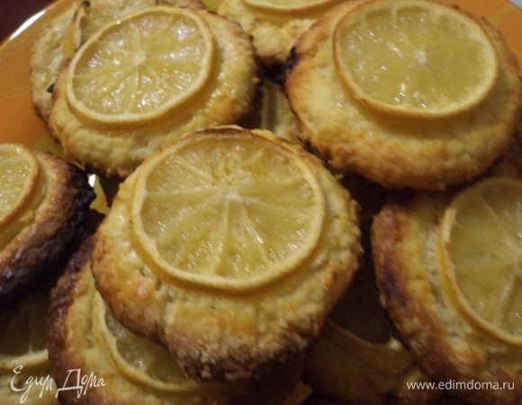 Готовые печеньки можно притрусить сахарной пудрой.