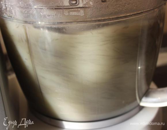 Я снова взбила картофель с отваром и молочком в кухонном комбайне до полной однородности.