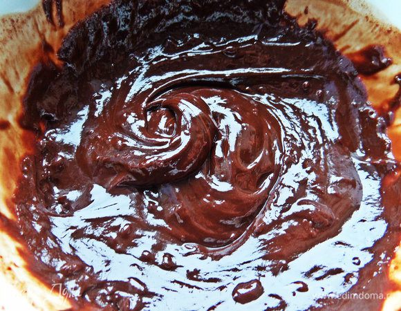 Сначала ждём мягкости, не трогаем, потом перемешиваем.