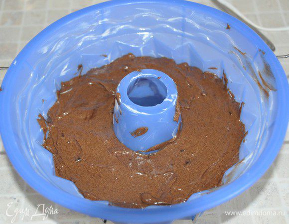 Ставим в разогретую духовку примерно на 35-40 минут. Ориентируйтесь по своей духовке, выпекаем до пробы на сухую лучинку. Аромат при выпечке – потрясающий!