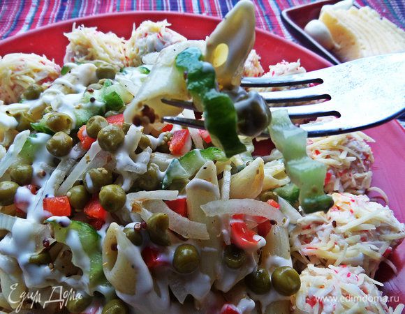 Очень гармоничное сочетание: "рафаэллки" нежные, а овощи хрустящие.