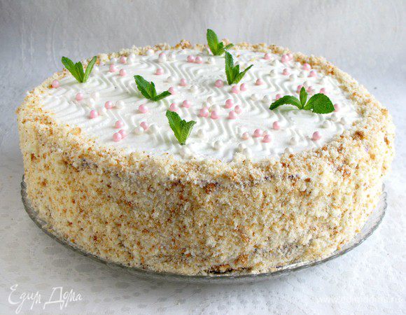 Украсить по желанию. Я украсила кондитерскими перламутровыми шариками и листиками мяты.