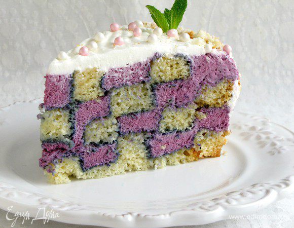 И, наконец, кусочек торта! Вот такая красота получается! Можно звать гостей. Приятного аппетита!