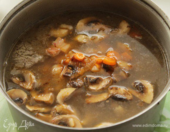 Спустить зажарку в суп и попробовать на соль, если недостаточно соленый -посолить.