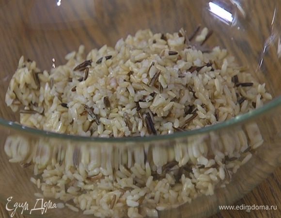 Рис отварить согласно инструкции на упаковке.