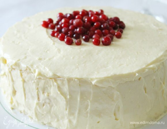 Верх и бока торта смазать заварным кремом. Через 2-3 часа торт можно подавать к столу. Хотя я его начала пробовать почти сразу :)