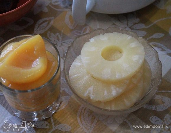 Фрукты мелко нарезать.