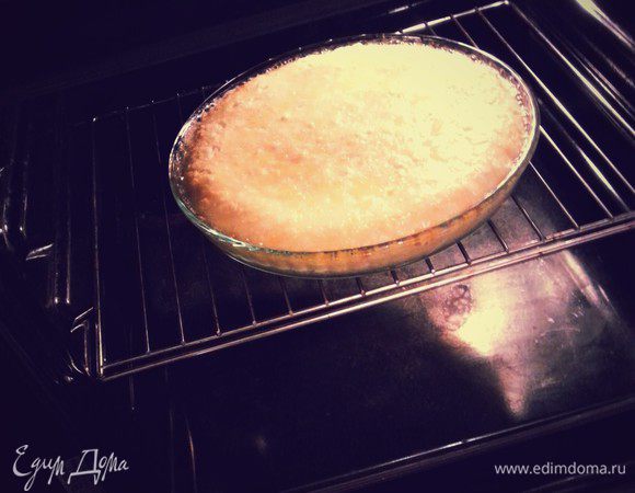 Выпекать 30-40 минут до золотистой корочки. При температуре 200 градусов. 