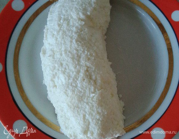 Ложкой равномерно покрыть этим кремом банан.