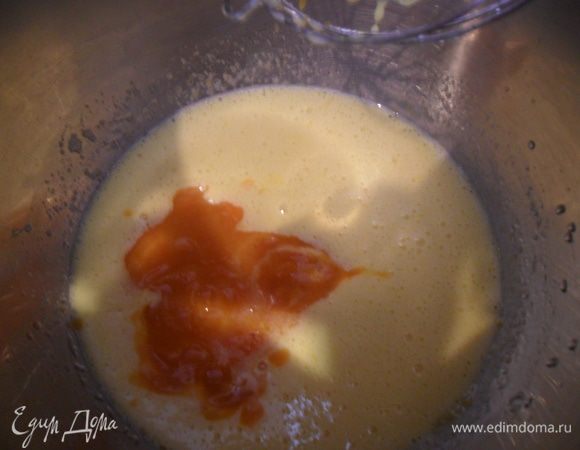 Добавить тыквенное пюре. Перемешать.