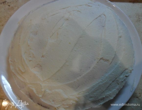 Перемазать коржи кремом.