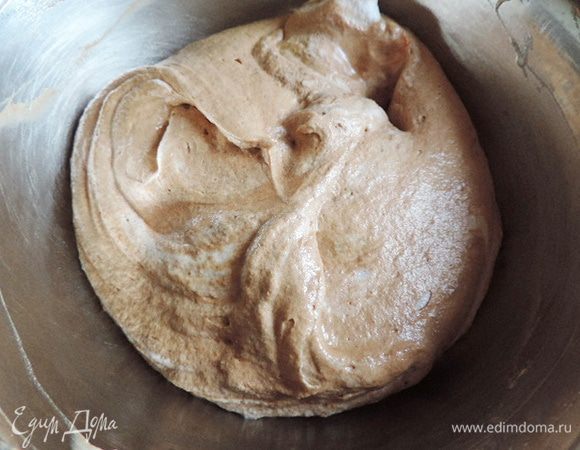 Получаем очень воздушную шоколадную массу.