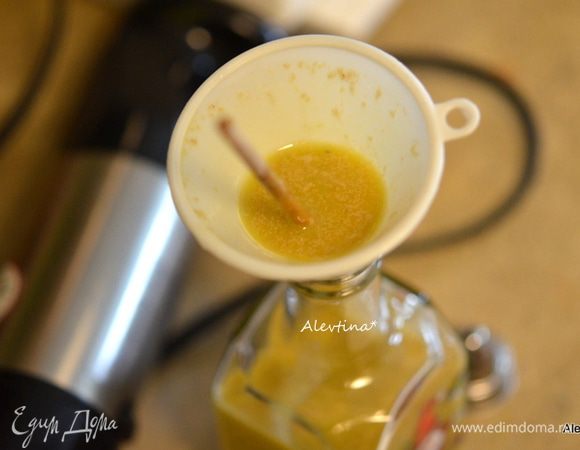 Перелить все в емкость, использовать сразу или взболтать перед употреблением. Хранить в холодильнике.