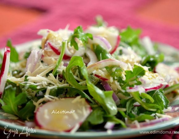 Подаем с соусом для салата «Цезарь» с анчоусами. Приятного аппетита!