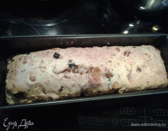 Дно формы 10/30см, выстелить бумагой, смазать маслом, выложить тесто, выпекать в разогретой до 150 град. духовке 45-50 минут. 
Остывший кекс обсыпать сахарной пудрой.