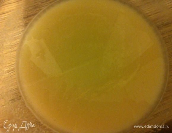 Манную крупу, сахар, ванильный сахар и воду соединить и оставить на 1-1,5 часа. Периодически помешивать.