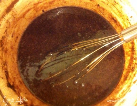 Добавить какао, следите, чтобы не было комков.